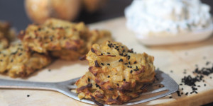 Beitragsbild des Blogbeitrags Zwiebeltaler I aus 3 Zutaten I Fingerfood