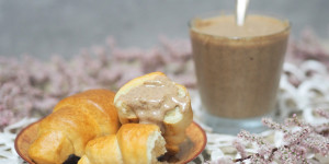 Beitragsbild des Blogbeitrags Die beste Haselnuss-Creme I schmeckt nach Bueno