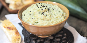 Beitragsbild des Blogbeitrags Zucchini-Knoblauch-Dip I aromatisch-orientalisch 