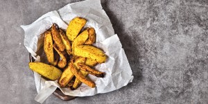 Beitragsbild des Blogbeitrags gemischte Kartoffelspalten (Wedges), problemlos und schnell gemacht