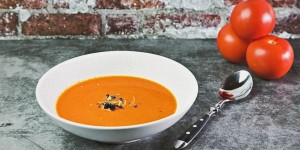 Beitragsbild des Blogbeitrags Tomatencreme Suppe, kalt oder warm ein Genuss