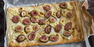 Beitragsbild des Blogbeitrags Grillteig Pizza Camembert Feige, absolut genial und schnell! 