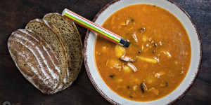 Beitragsbild des Blogbeitrags Kartoffel Gulasch mit Wurst, das Rezept meiner Mutter, himmlisch