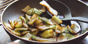 Beitragsbild des Blogbeitrags Pak Choi Beilage aus der Pfanne, die einfachste und beste Beilage überhaupt!