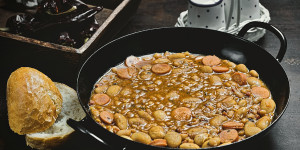 Beitragsbild des Blogbeitrags Bohnengulasch Rezept aus der einfachen und schnellen Küche