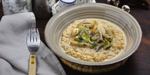 Beitragsbild des Blogbeitrags Risotto Kräuterseitling Frühlingszwiebel Soße, absolut eine Gaumenfreude!