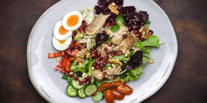 Beitragsbild des Blogbeitrags Hühnersalat, fruchtig, vitaminreich, wohlschmeckend, so lieben wir es!