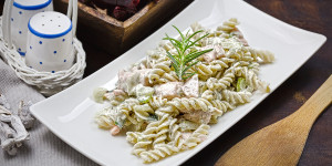Beitragsbild des Blogbeitrags Lowcarb Lachs Fenchel Pasta, Dralli einfach, gut und schnell gemacht!