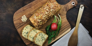 Beitragsbild des Blogbeitrags Bärlauch Käse Brot, absolut ein Gaumenschmaus, so wird es gemacht!