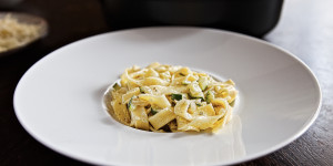 Beitragsbild des Blogbeitrags Zucchini Pasta, der schnelle Genuss, einfach auf unsere Art gemacht! 