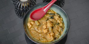 Beitragsbild des Blogbeitrags Blumenkohl Curry, pikante Aromen, viel Gemüse, einfach und schnell gemacht 