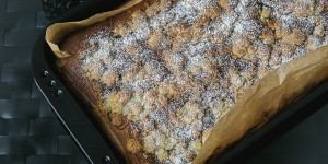 Beitragsbild des Blogbeitrags Zwetschgen Kuchen, marmoriert, mit Kriecherl und Streusel, absolut fabelhaft! 