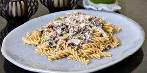 Beitragsbild des Blogbeitrags Pasta Champignon Speck Soße, Vollkorn Dralli perfekt zubereitet, einfach genial! 
