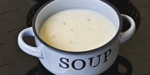 Beitragsbild des Blogbeitrags Karfiol Cremesuppe, Blumenkohl Cremesuppe, wunderbar aromatisch, gesund, ganz einfach!