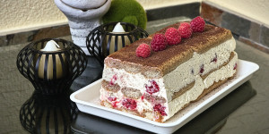 Beitragsbild des Blogbeitrags Himbeer Mascarpone Torte oder Tiramisu ohne Ei und Zucker, absolut genial!