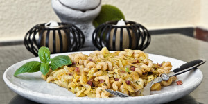 Beitragsbild des Blogbeitrags Curry Kraut Pasta, Weißkohl einmal anders, vitaminreich und absolut schmackhaft