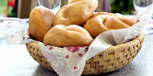 Beitragsbild des Blogbeitrags Semmel, Kaisersemmel, der Wiener Frühstücksklassiker selbst gemacht!