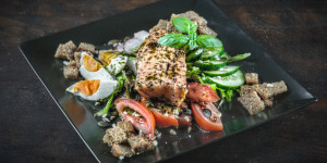Beitragsbild des Blogbeitrags Fischsalat Lachs, Kürbismarinade und geröstetes Brot, immer wieder ein Genuss!