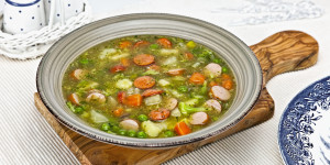 Beitragsbild des Blogbeitrags Gemüse Eintopf Rezept mit oder ohne Wurst, schmeckt, auch vegan möglich!