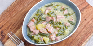 Beitragsbild des Blogbeitrags Fisolen Eintopf mit Wurst und Kartoffeln, schmeckt und geht wahnsinnig einfach!