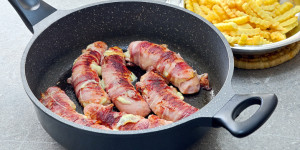 Beitragsbild des Blogbeitrags Knacker Berner Art, Speck und Käse in wurstiger Harmonie, einfach wunderbar!