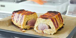 Beitragsbild des Blogbeitrags Filet im Knödelteig, fleischiger Kuchen im Speckmantel, ein Genuss der begeistert!