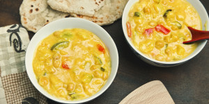 Beitragsbild des Blogbeitrags Kürbis Curry mit Kichererbsen, einfach gut, gesund und vegan! So wird es gemacht!