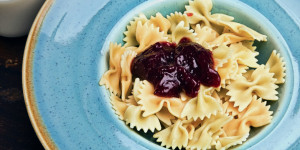 Beitragsbild des Blogbeitrags Nudeln mit Marmelade, das Frühstück von damals, es wurde nichts verschwendet!