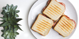 Beitragsbild des Blogbeitrags Puszta Toast, Salami & Co einfach vereint zu einem Genuss, schnell gemacht und sau lecker!