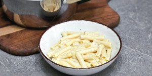 Beitragsbild des Blogbeitrags Käse Makkaroni oder Mac&Cheese, absolut auf unsere Art, fertig in 30 Minuten, mhhhh!