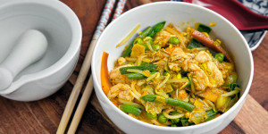 Beitragsbild des Blogbeitrags Wok Chicken mit viel Gemüse, einfach gemacht, Genuss, fertig in 20 Minuten!