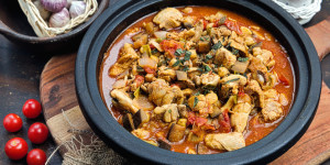 Beitragsbild des Blogbeitrags Hühnchen Tajine, der etwas andere Eintopf, schmackhafter Genuss in 45 Minuten!