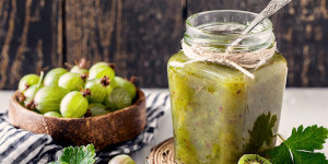 Beitragsbild des Blogbeitrags Stachelbeere Kiwi Marmelade, kann das ganze Jahr produziert werden, fertig in 30 Minuten
