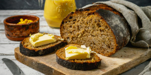 Beitragsbild des Blogbeitrags Butterbrot mit Senf, ungewöhnlich aber so genial, so einfach, fertig in 10 Minuten! 