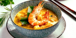 Beitragsbild des Blogbeitrags Ananas Shrimps Curry, thailändischer Genuss einfach zubereitet in 30 Minuten, mhhhh 