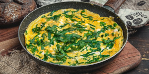 Beitragsbild des Blogbeitrags Bärlauch Omelette, absolut perfekt, wenig Zutaten, viel Geschmack, fertig in 15 Minuten! 