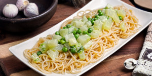 Beitragsbild des Blogbeitrags Kohlrabi Pasta mit Erbsen, Genuss mit Gemüse, fertig in 25 Minuten! Schmackhaft! 