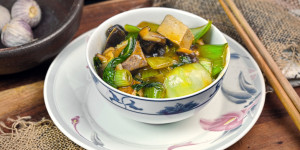 Beitragsbild des Blogbeitrags Wok Tofu mit viel  Gemüse und Reis, fertig in 30 Minuten, absolut schnell gezaubert! 