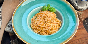 Beitragsbild des Blogbeitrags Auberginen Knoblauch Pasta, eine schnelle Mahlzeit, fertig in 25 Minuten, echt gut!