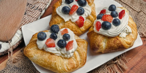 Beitragsbild des Blogbeitrags Plunder Creme Taschen, einfaches Dessert, fertig in 25 Minuten, sehr schmackhaft!