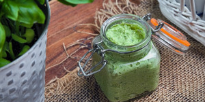 Beitragsbild des Blogbeitrags Jungknoblauch Pesto, die Paste macht einfach Spaß, fertig in nur 10 Minuten!