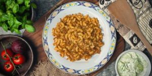 Beitragsbild des Blogbeitrags Haschee Nudeln, faschierte Hörnchen, viele Namen, viele Varianten, heute papriziert! 