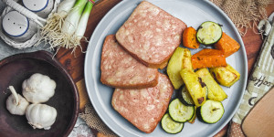 Beitragsbild des Blogbeitrags Leberkäse aus dem Ofen, vom Fleischer des Vertrauens, in 25 Minuten fertig gebacken!