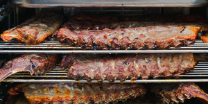 Beitragsbild des Blogbeitrags Zum narrischen Koarl, Foodtruck 1A, wenn der alte Freund die Gastro lebt!