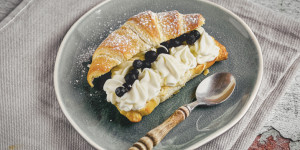 Beitragsbild des Blogbeitrags Mascarpone Croissant, der schnelle Eclair Ersatz, schmeckt besser und geht einfach