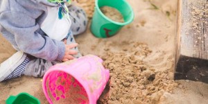 Beitragsbild des Blogbeitrags Kinderbetreuung auf dem Prüfstand