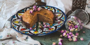 Beitragsbild des Blogbeitrags Arabischer Rosen-Aprikosen Kuchen