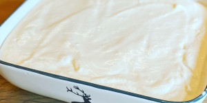 Beitragsbild des Blogbeitrags Creme-Fraiche Mousse mit Himbeeren