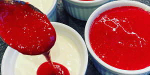 Beitragsbild des Blogbeitrags Zitronencreme mit Himbeer-Coulis