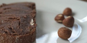 Beitragsbild des Blogbeitrags Nutella selber machen | gesunder & veganer Nuss-Schoko-Aufstrich 